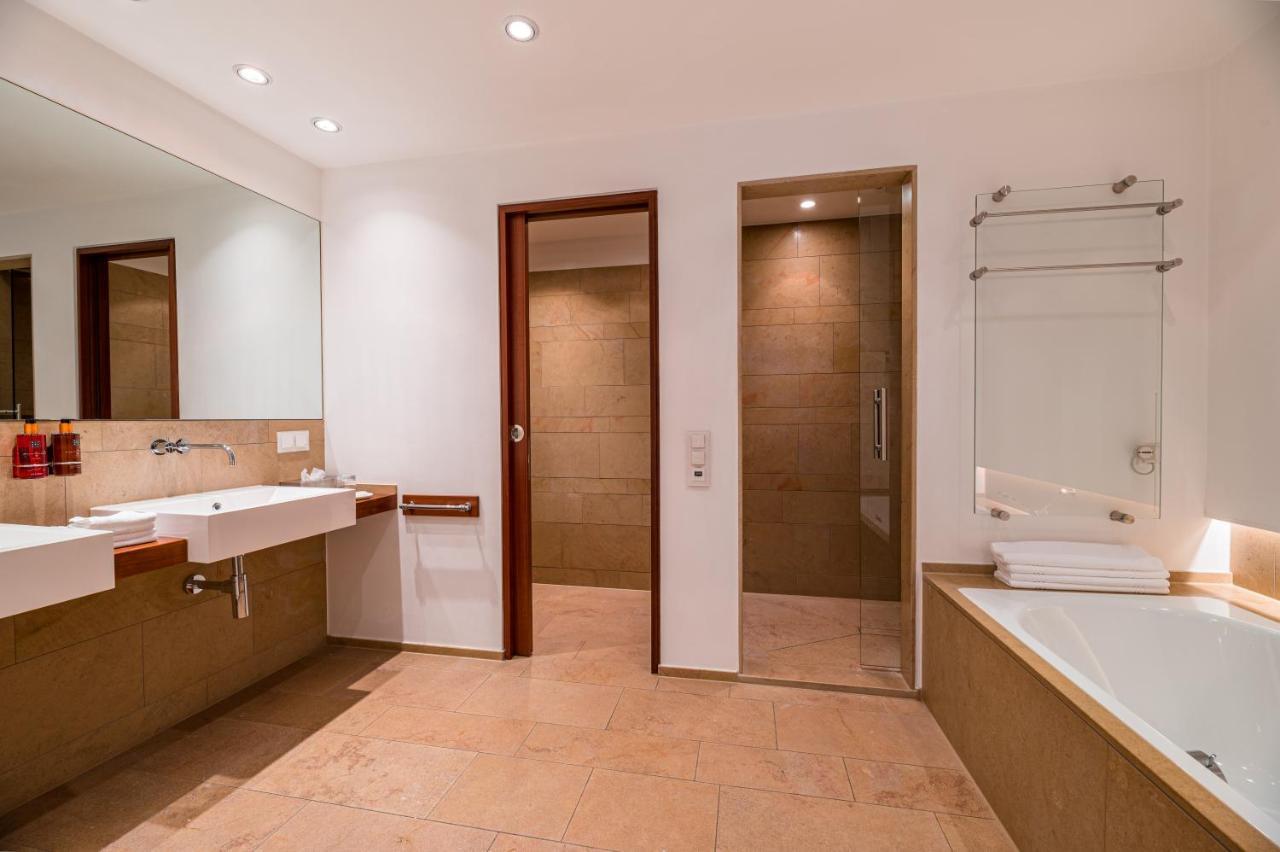 Neumuehle & Hotel 5*