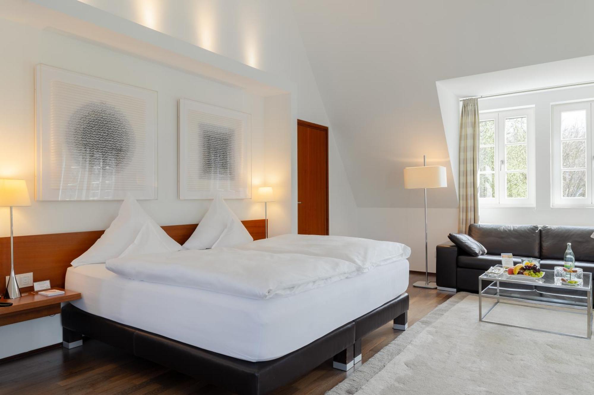 Neumuehle & Hotel 5*